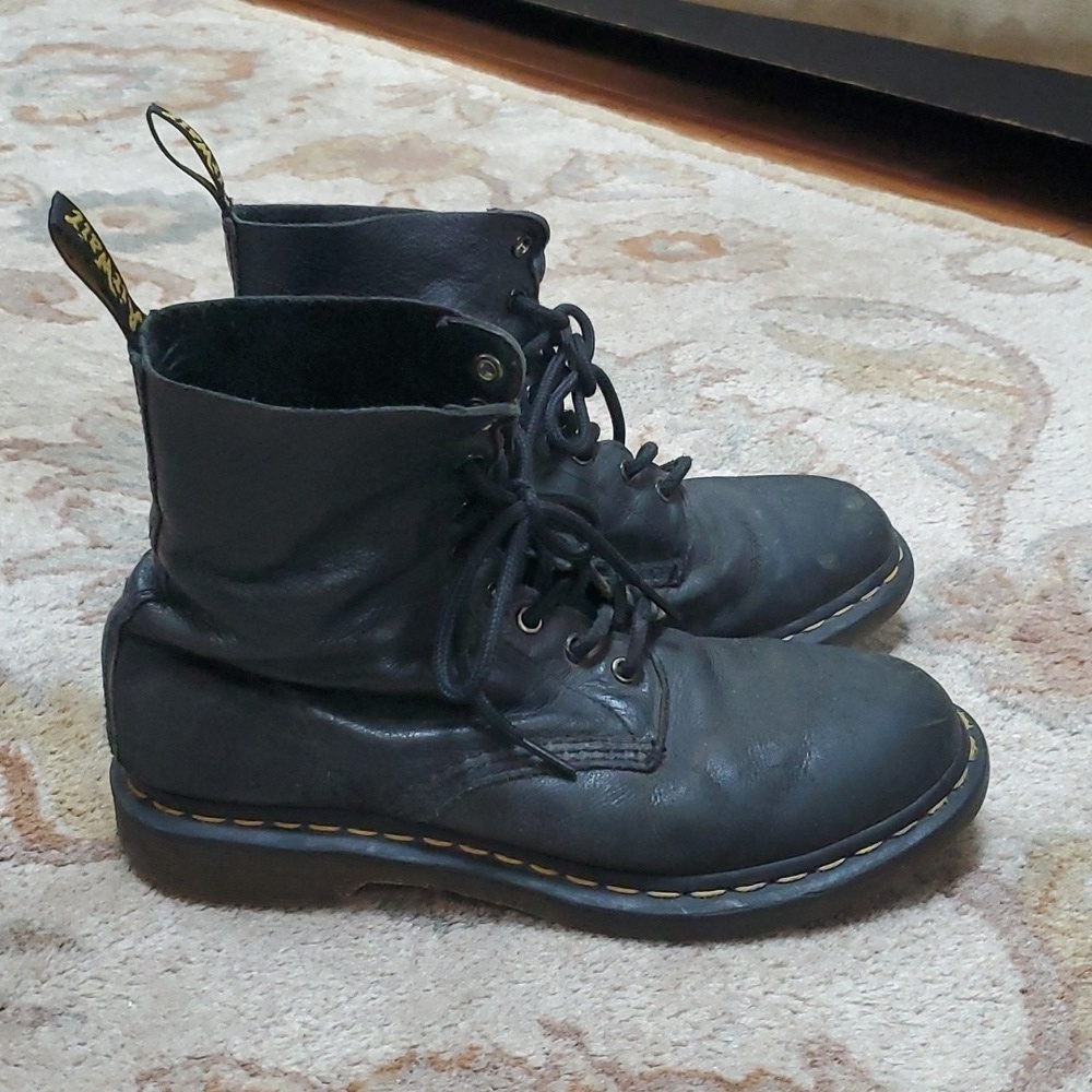 Dr. Martens Pascal The Original leather lace up boots